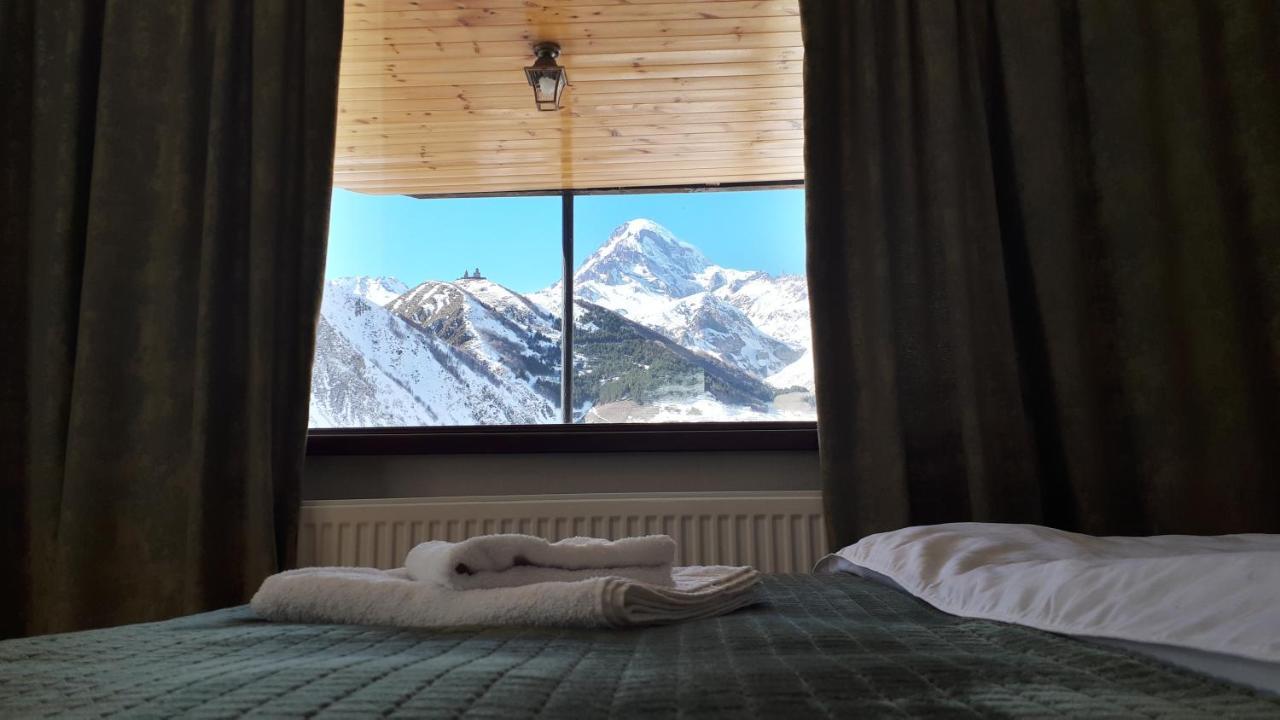 Four Season In Kazbegi Hotel Exterior photo