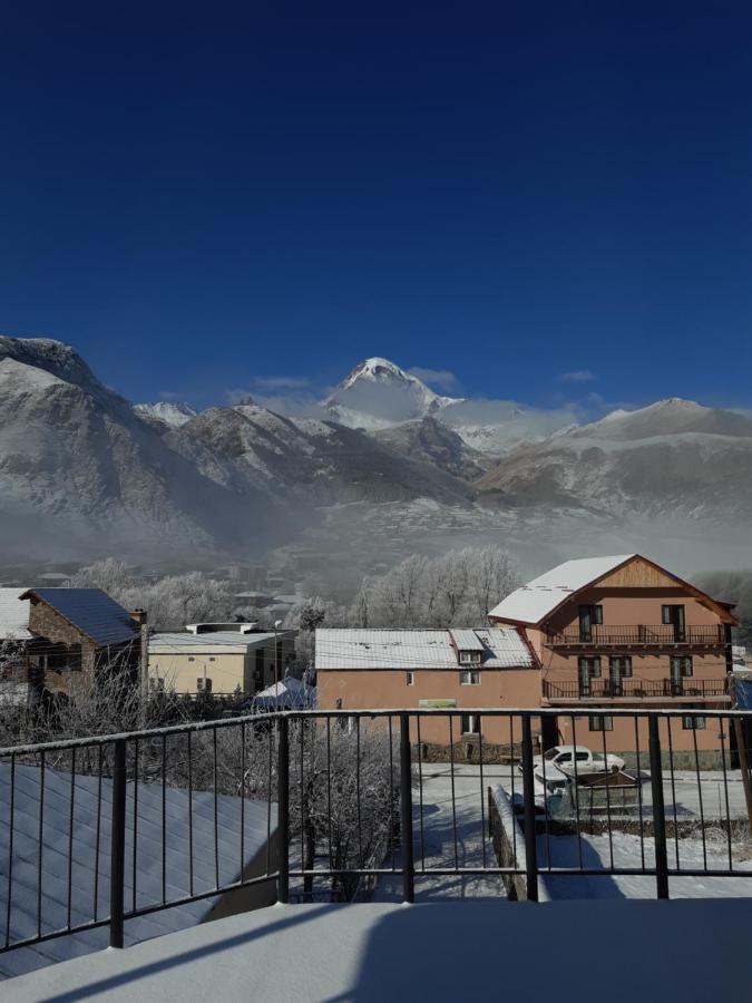 Four Season In Kazbegi Hotel Exterior photo